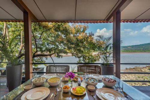 saffronstays athaang