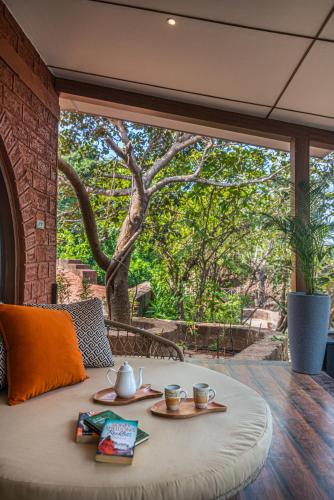 saffronstays athaang