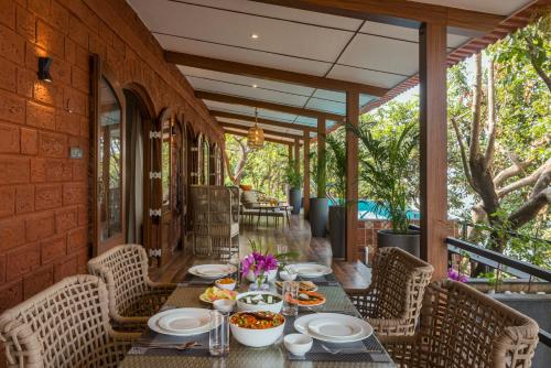 saffronstays athaang