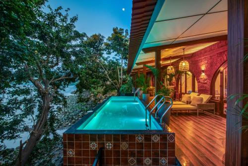 saffronstays athaang