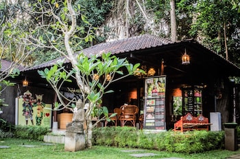 ubud raya riverside
