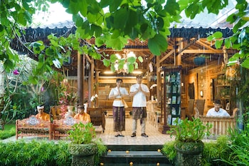 ubud raya riverside