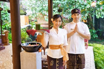 ubud raya riverside
