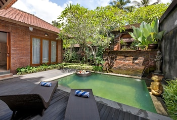 ubud raya riverside