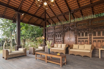 ubud raya riverside