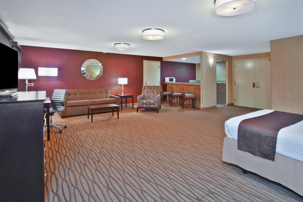 holiday inn manitowoc by ihg