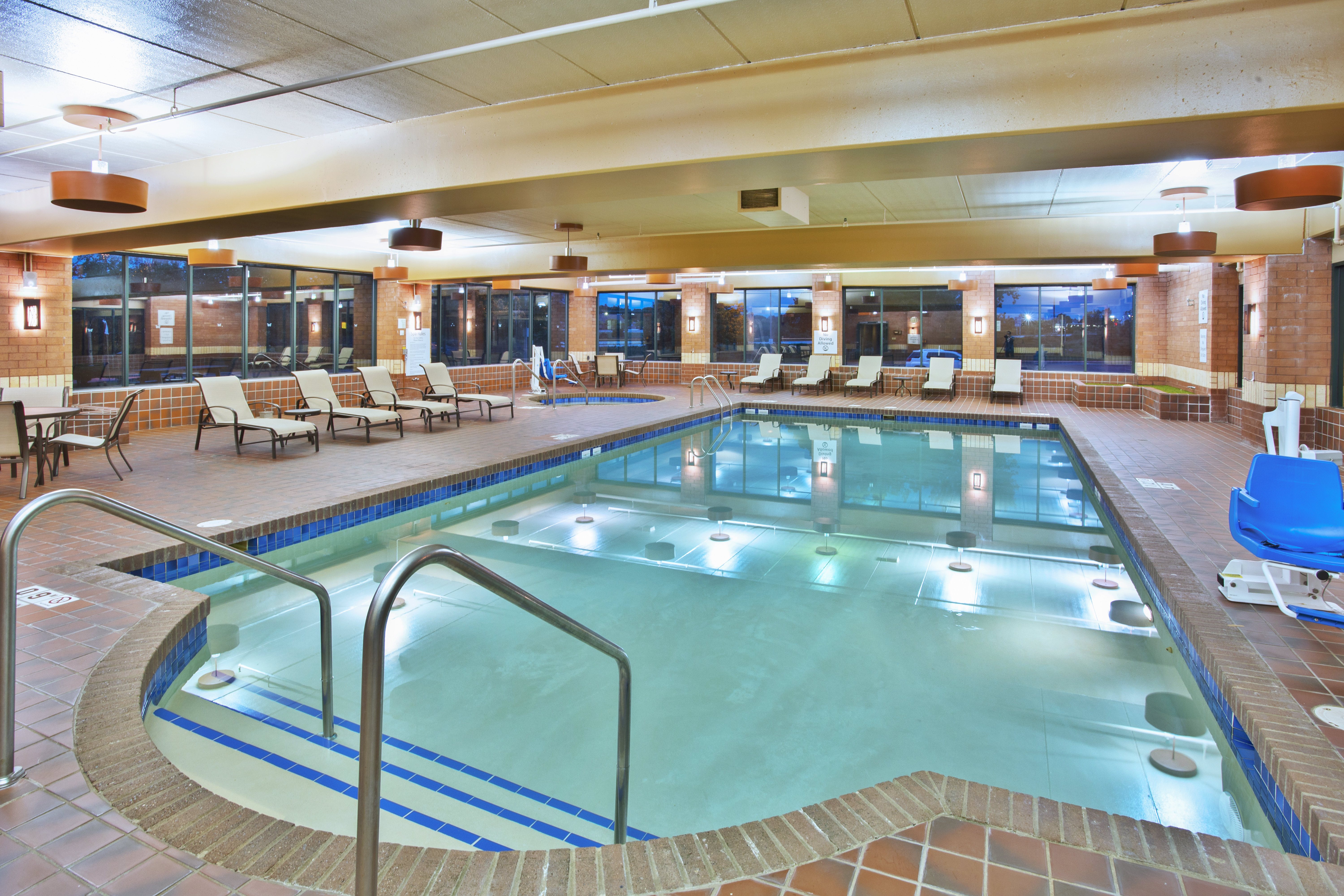 holiday inn manitowoc by ihg