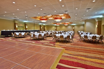 holiday inn manitowoc by ihg