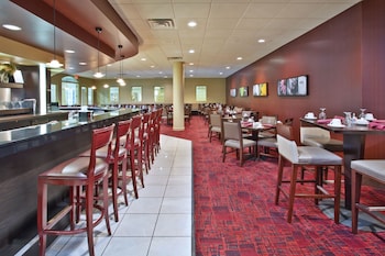 holiday inn manitowoc by ihg