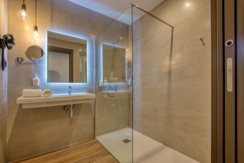 hotel dwo colours alcala