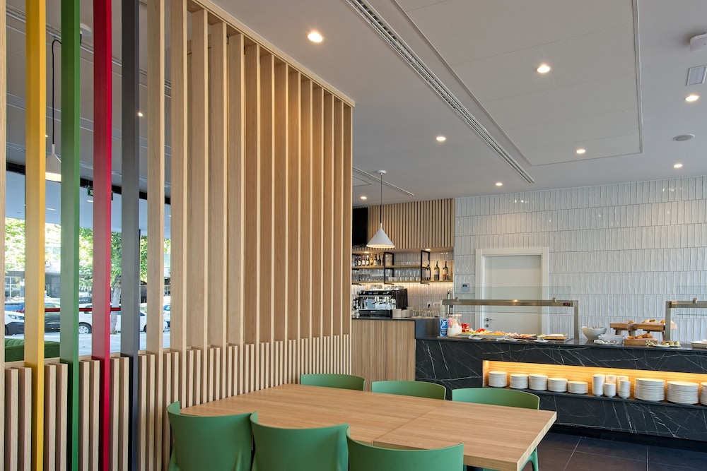 hotel dwo colours alcala