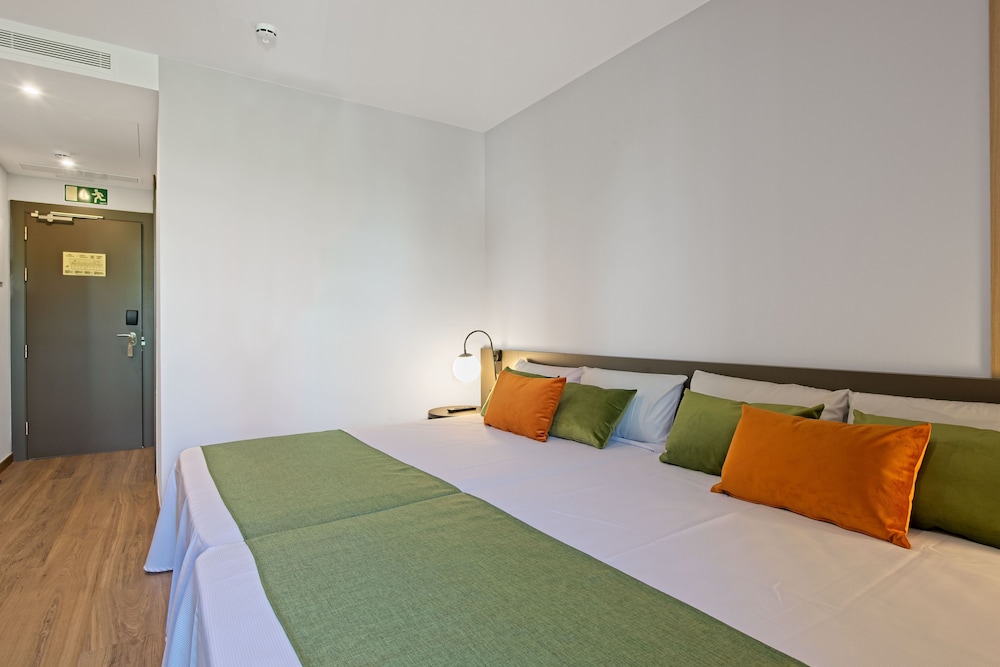 hotel dwo colours alcala