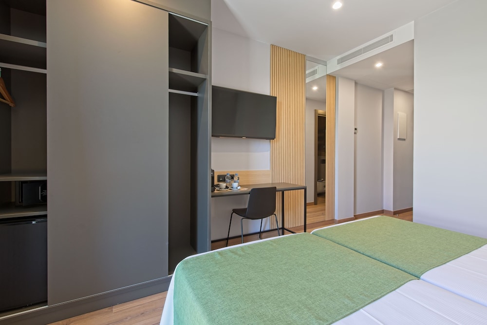 hotel dwo colours alcala
