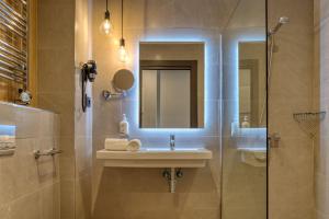 hotel dwo colours alcala