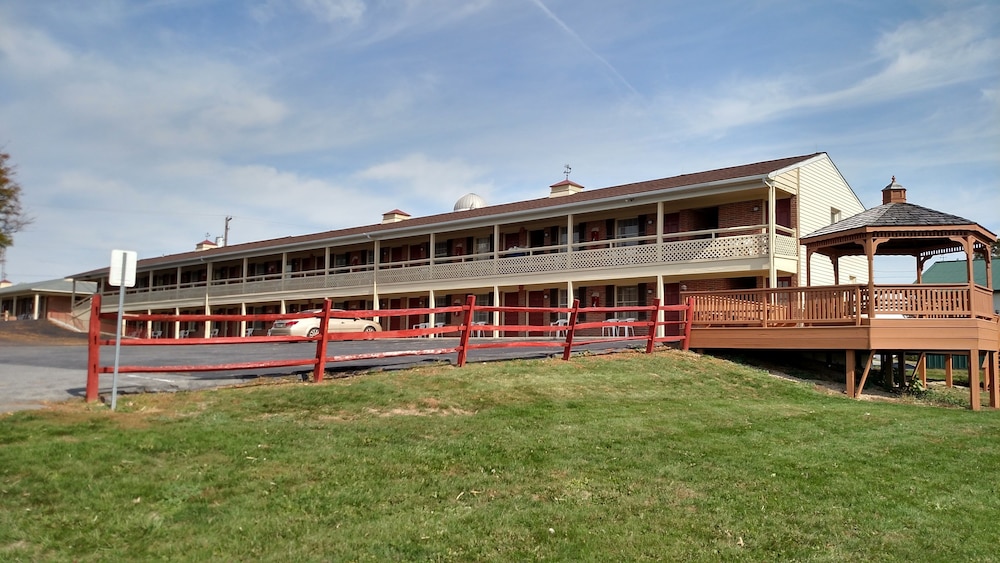 Harvest Drive Family Inn,Near Fairview Fruit Farm,2 star