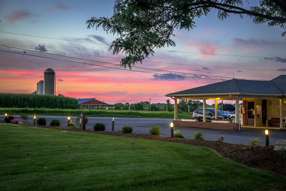 Harvest Drive Family Inn,Near Fairview Fruit Farm,2 star