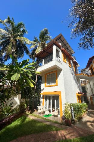 jungle hut annabelles beach apartments at bernard simao calangute