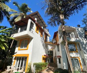 jungle hut annabelles beach apartments at bernard simao calangute