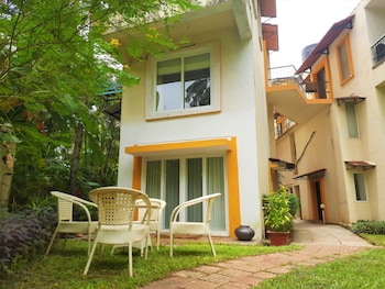 jungle hut annabelles beach apartments at bernard simao calangute