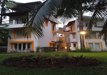 jungle hut annabelles beach apartments at bernard simao calangute