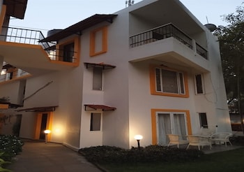 jungle hut annabelles beach apartments at bernard simao calangute