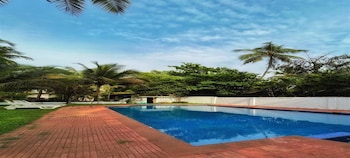 jungle hut annabelles beach apartments at bernard simao calangute