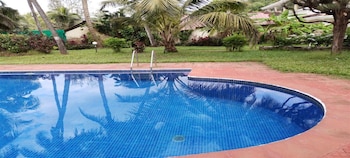 jungle hut annabelles beach apartments at bernard simao calangute