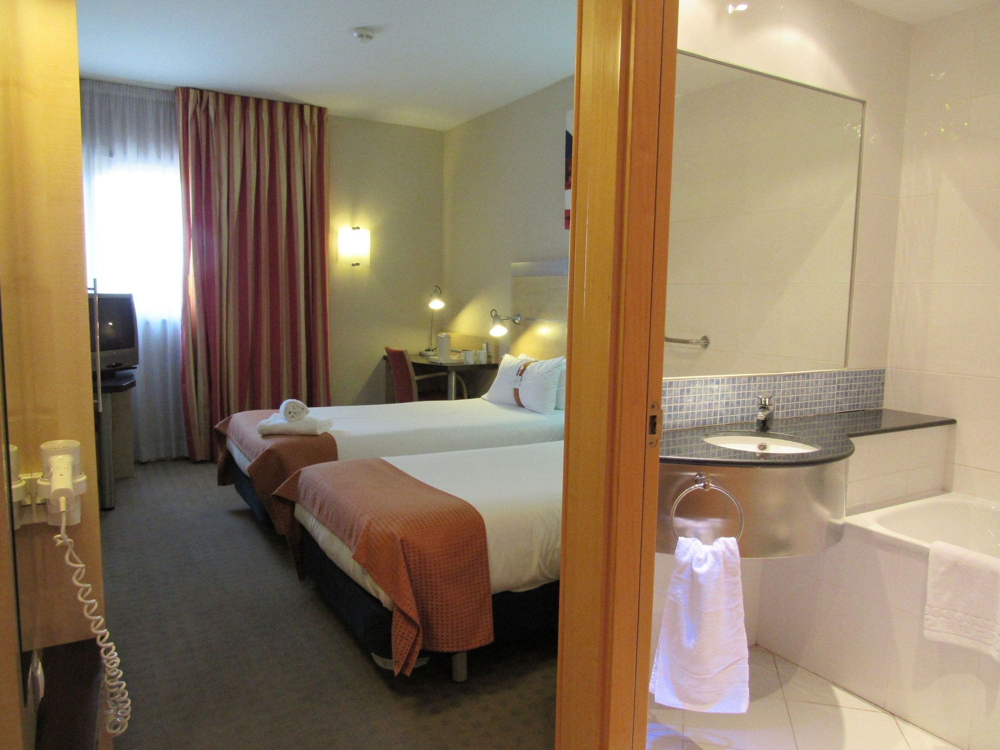holiday inn express valencia bonaire by ihg