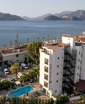 aurasia sea side hotel