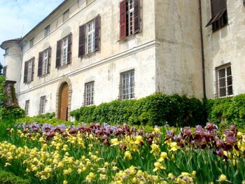 charming elegant castle flat with large garden