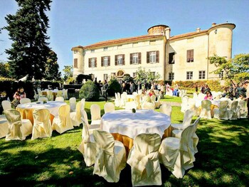 charming elegant castle flat with large garden