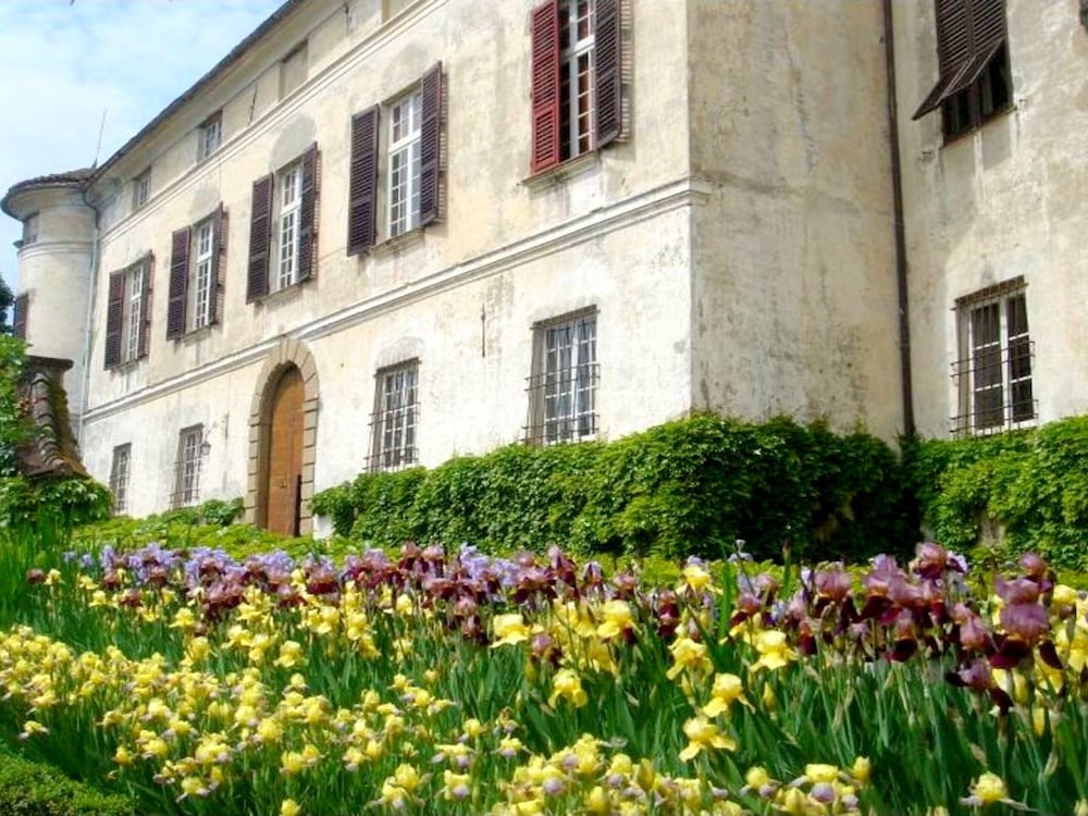 charming elegant castle flat with large garden