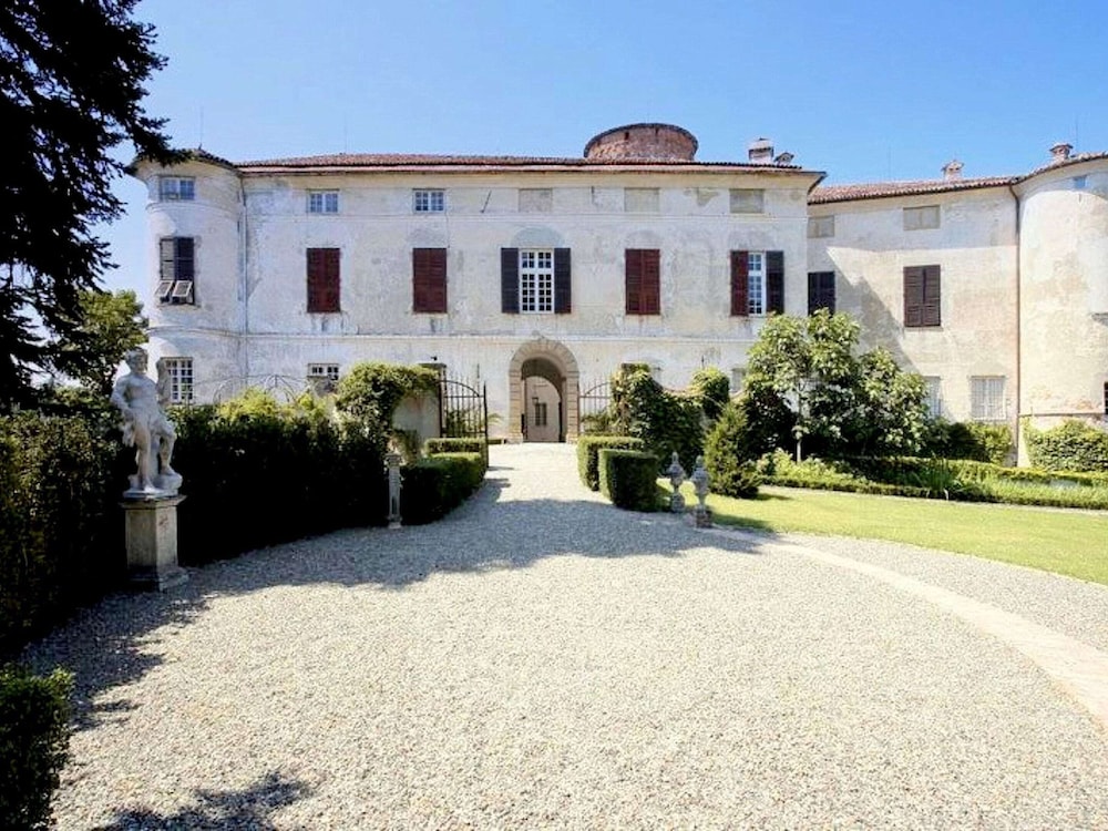 charming elegant castle flat with large garden