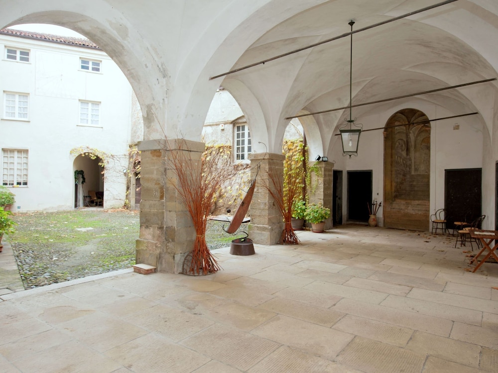 charming elegant castle flat with large garden