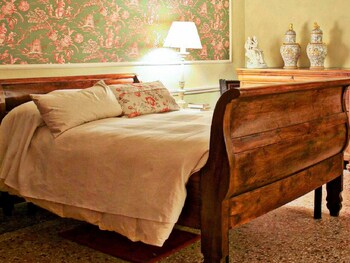 charming elegant castle flat with large garden