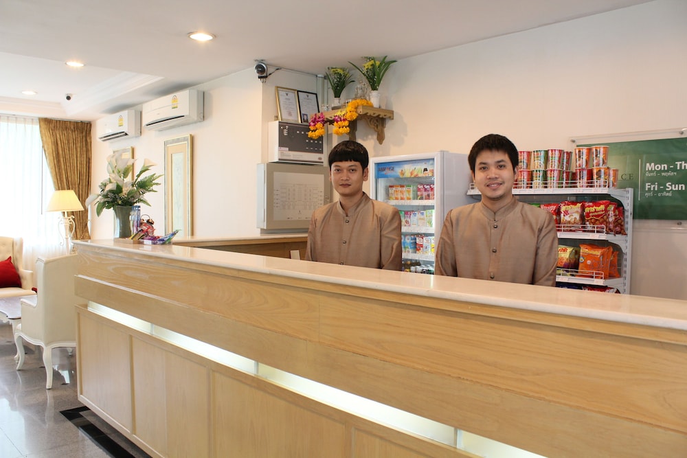 romance hotel srinakarin