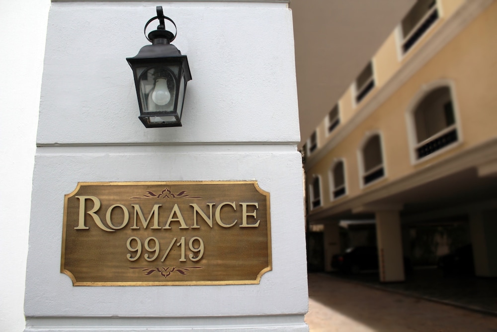 romance hotel srinakarin