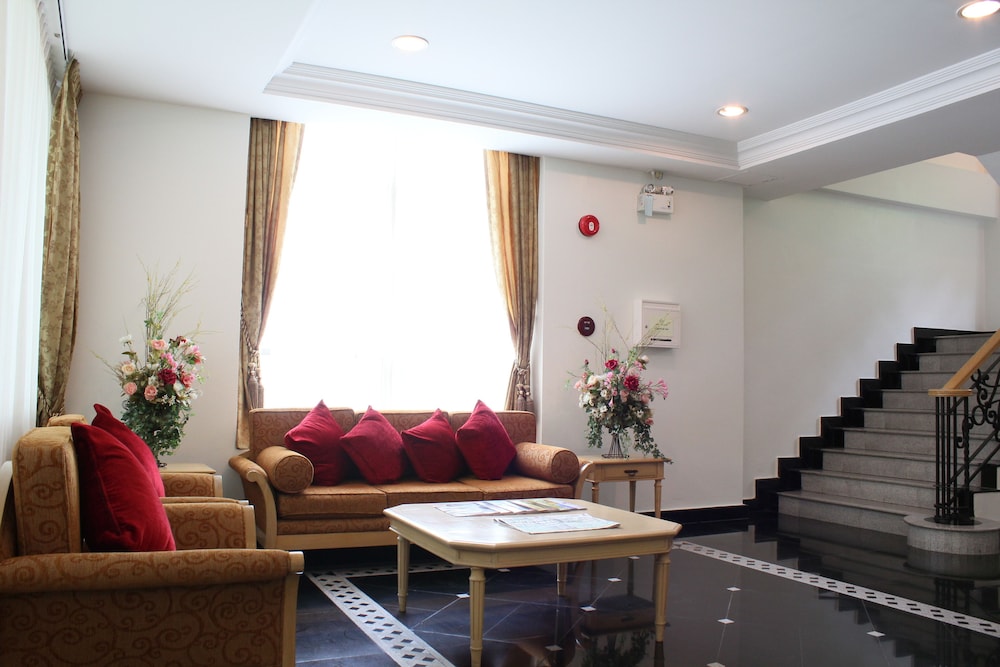 romance hotel srinakarin