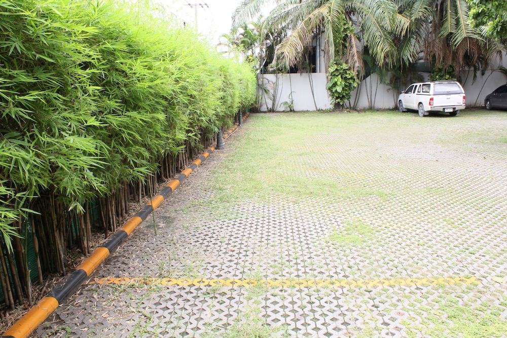 romance hotel srinakarin