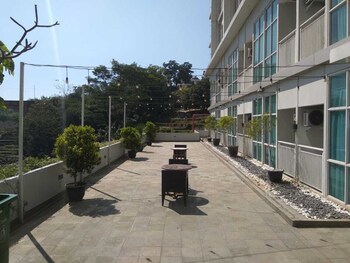 comfy studio room at apartment taman melati jatinangor