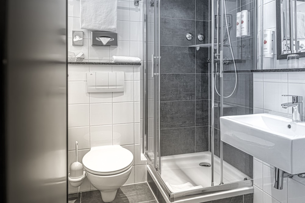 ramada frankfurt city centre and financial dist