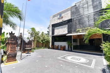 reddoorz plus near mall bali galeria 2