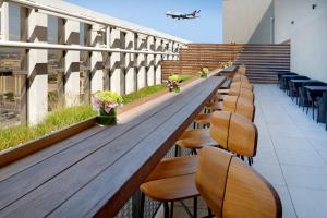 hyatt place lax century blvd