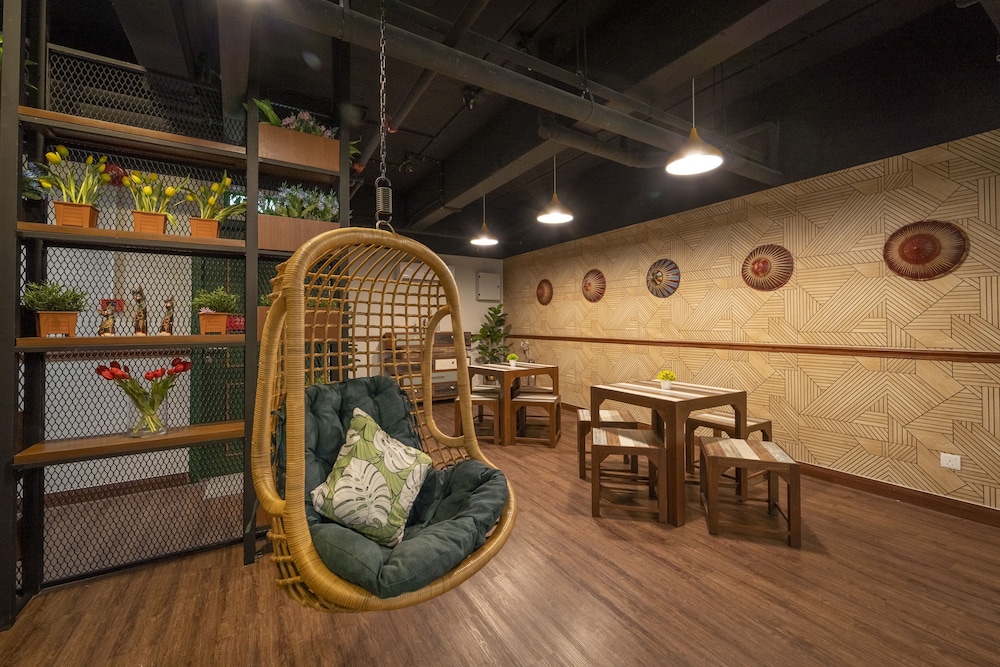 east riverine boutique hotel