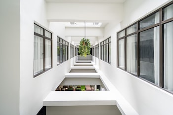 east riverine boutique hotel