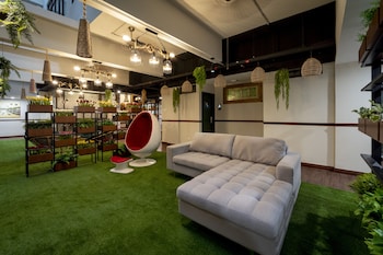 east riverine boutique hotel