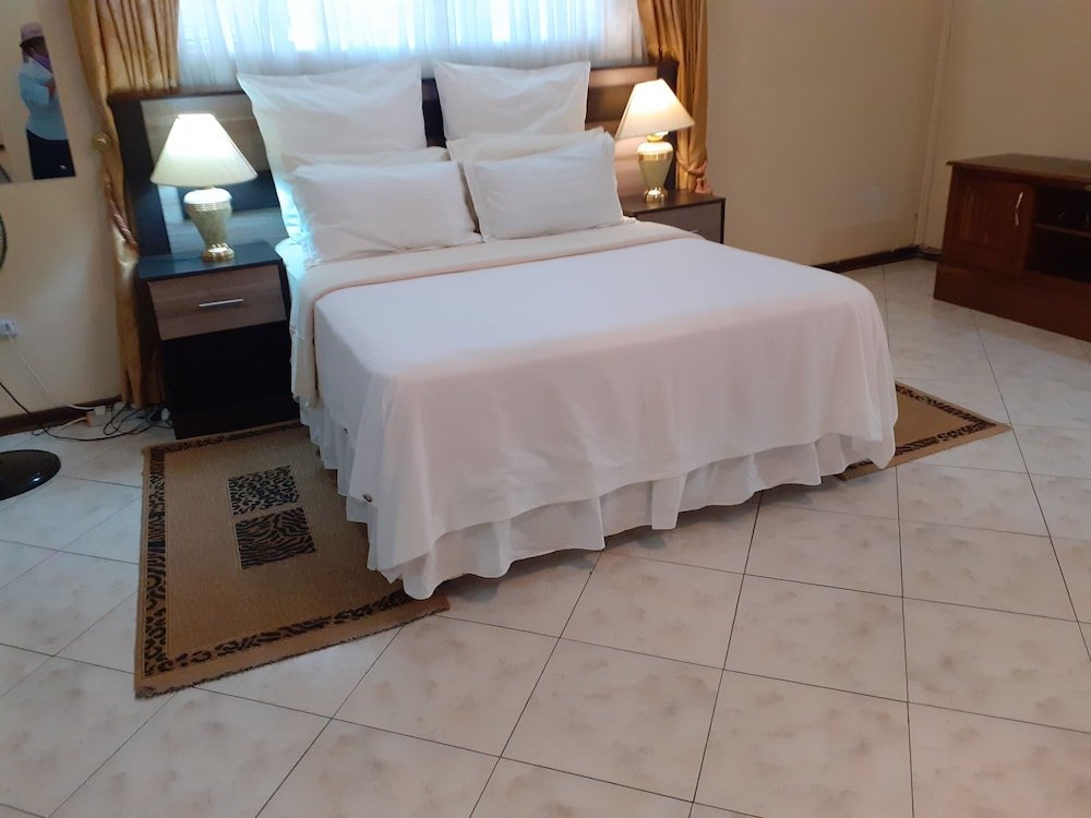 immaculate 6 beddroomed guest house in harare