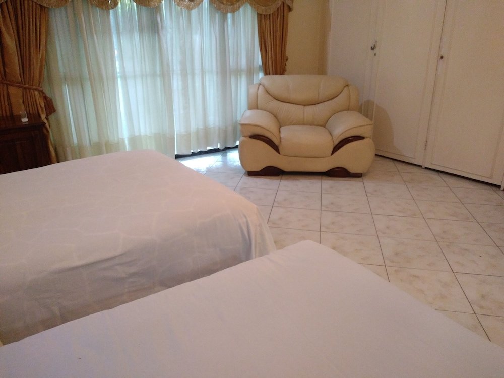 immaculate 6 beddroomed guest house in harare