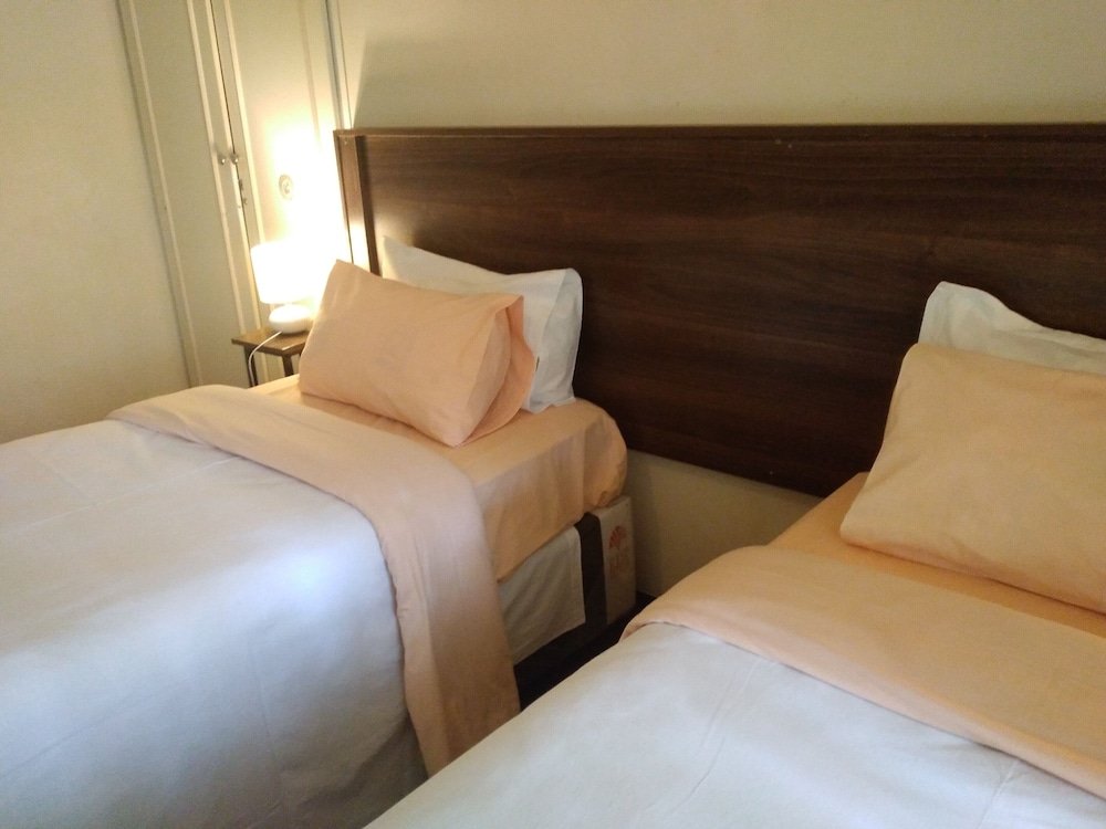 immaculate 6 beddroomed guest house in harare