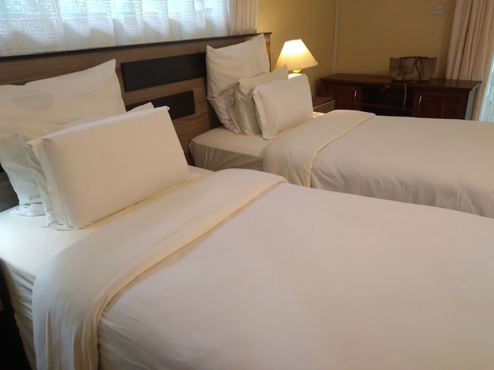 immaculate 6 beddroomed guest house in harare